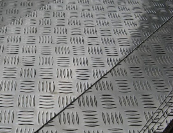 Лист нержавеющий рифленый г/к квинтет ЭИ943 2,5 мм фото