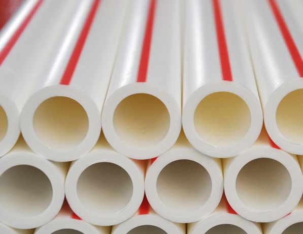 Полипропиленовая труба белая армированная стекловолокном PP-R PN25 110 мм ГОСТ 32415-2013 фото